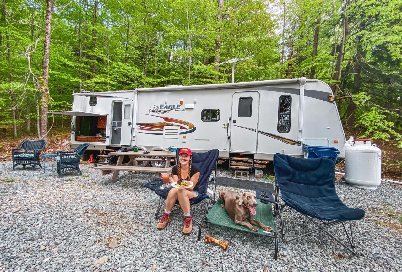 Rv Adventure Roscoe Pet Friendly Hotel Exterior photo