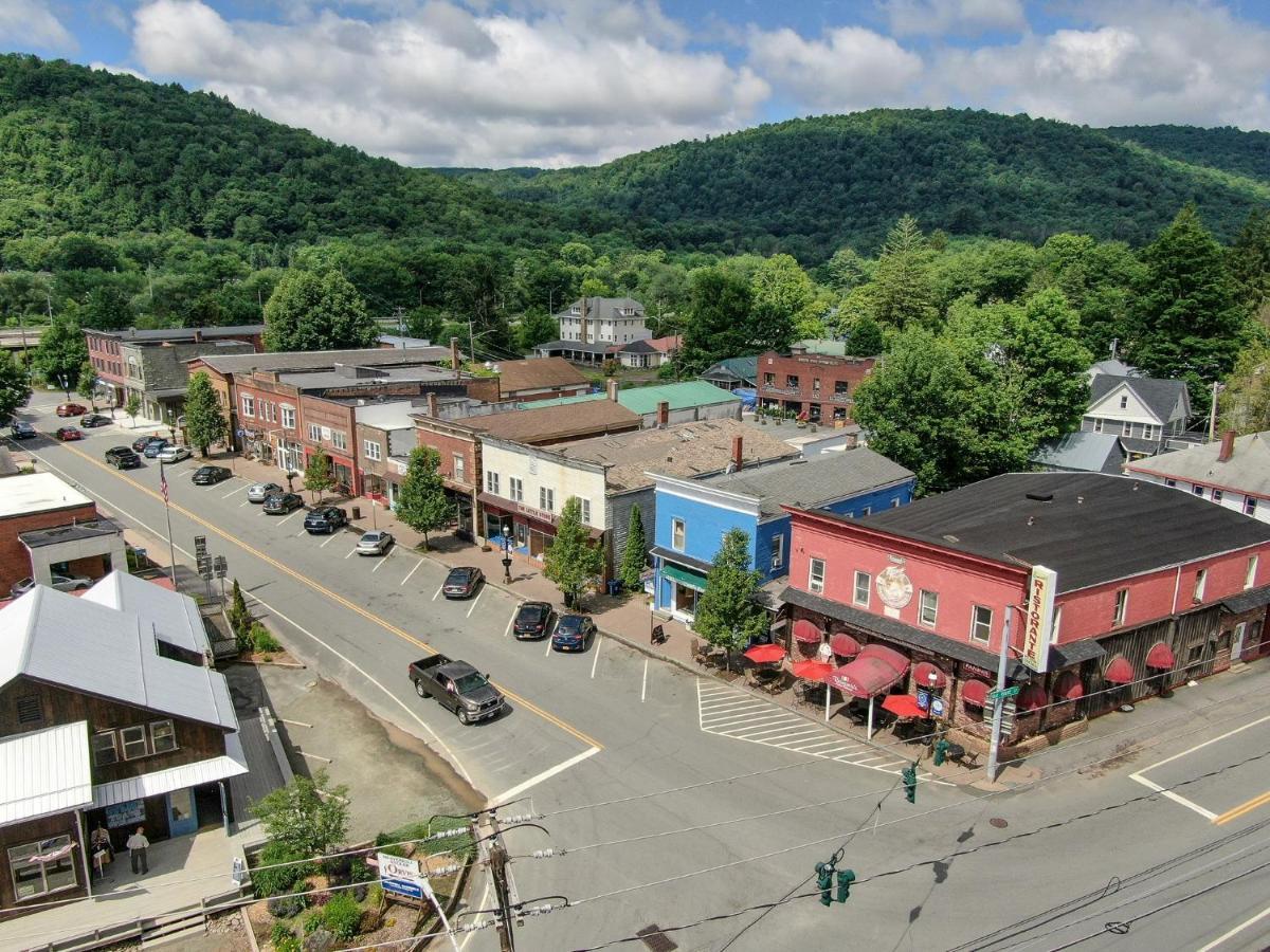 Rv Adventure Roscoe Pet Friendly Hotel Exterior photo